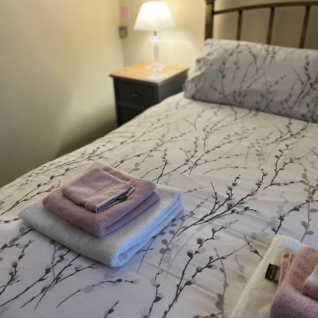 3 Bedroom Apartment, Ballymena, The Wee Stop Gap Eksteriør bilde