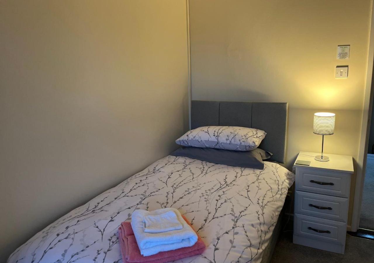 3 Bedroom Apartment, Ballymena, The Wee Stop Gap Eksteriør bilde